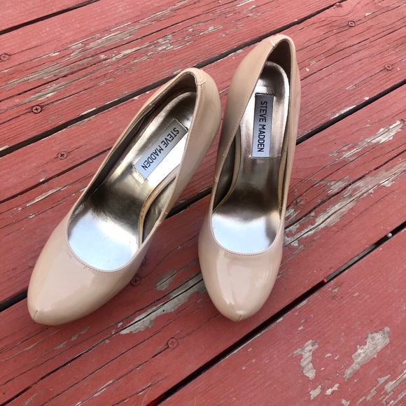 Gorgeous nude stilettos - Picture 2 of 5